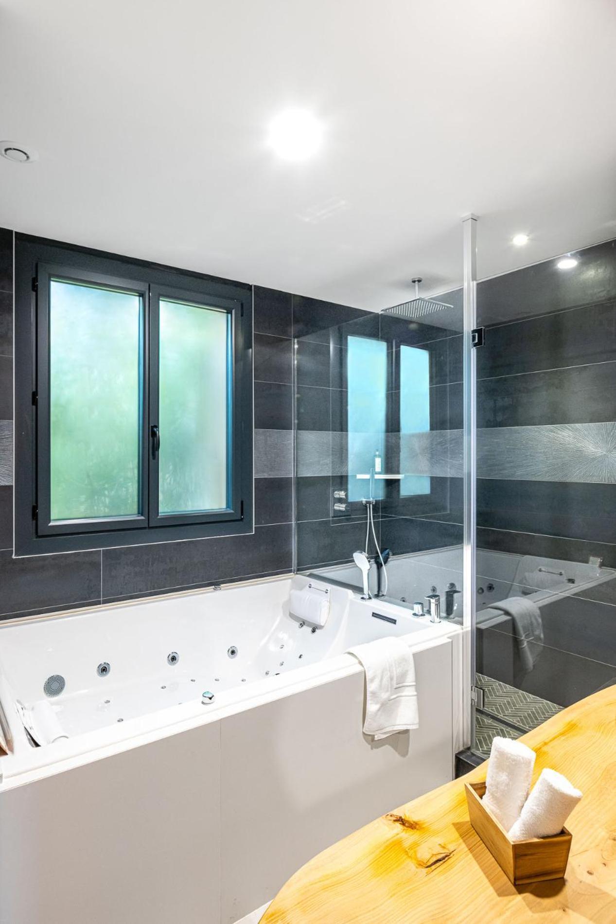 Hôtel Le Résinier Le Barp Habitación foto