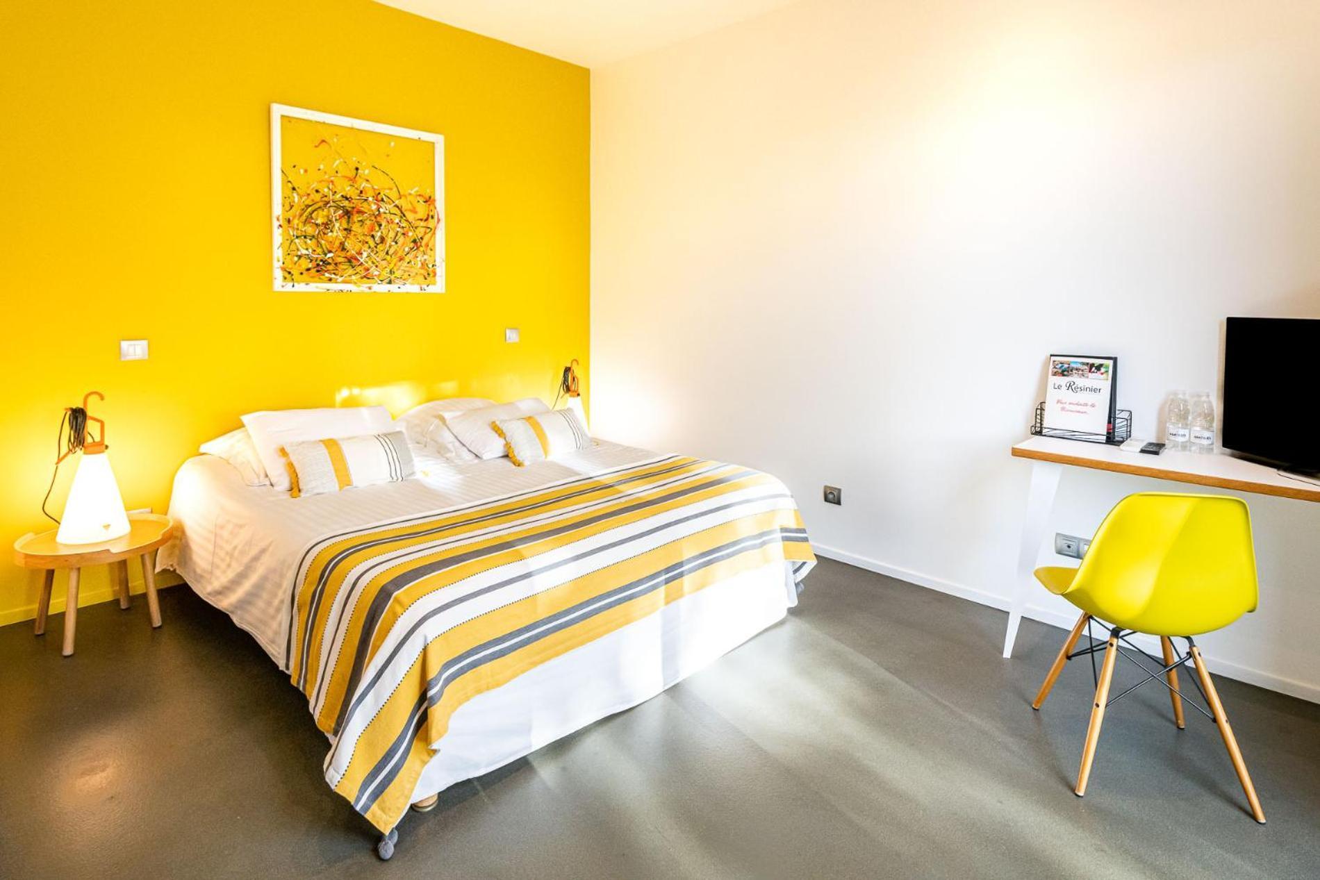 Hôtel Le Résinier Le Barp Habitación foto