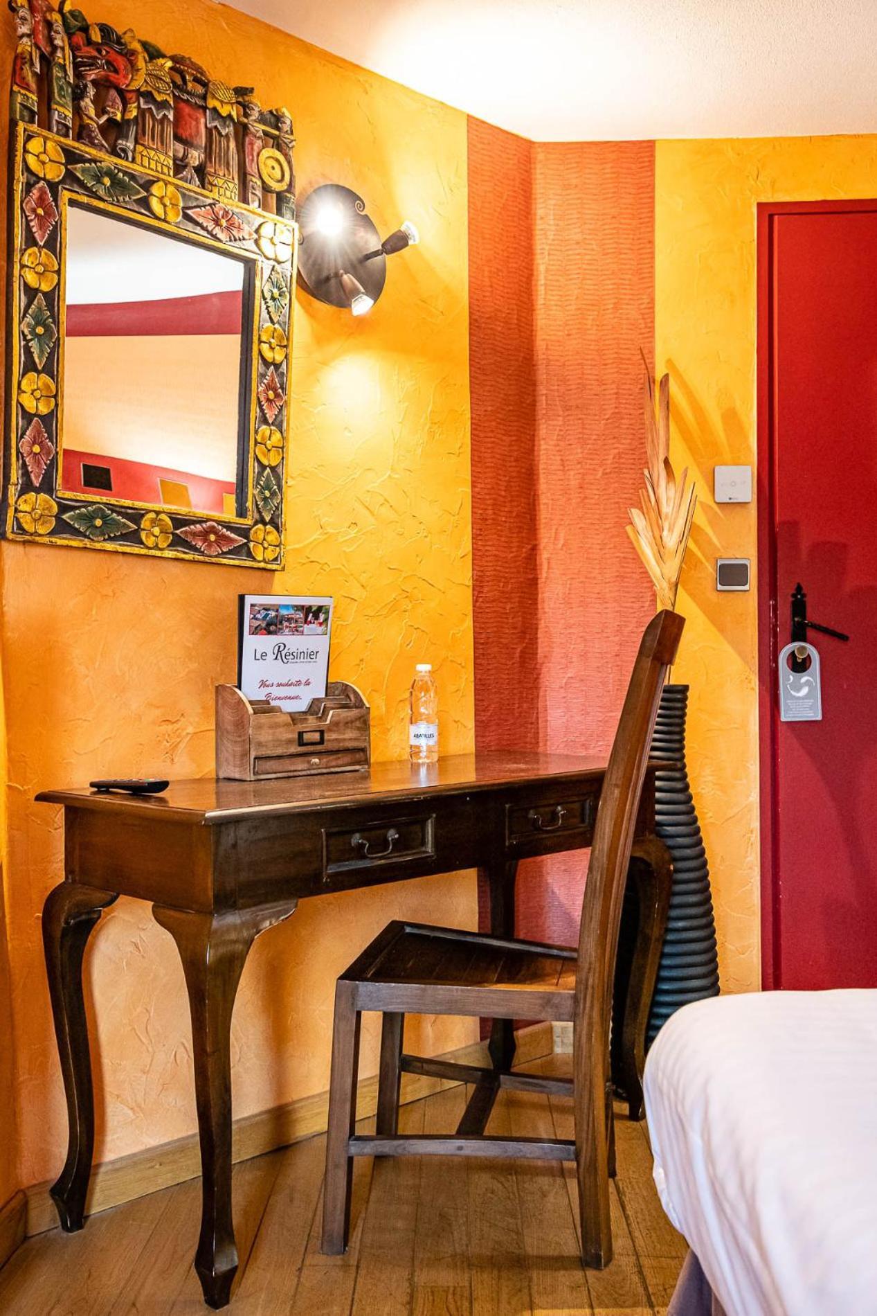Hôtel Le Résinier Le Barp Habitación foto