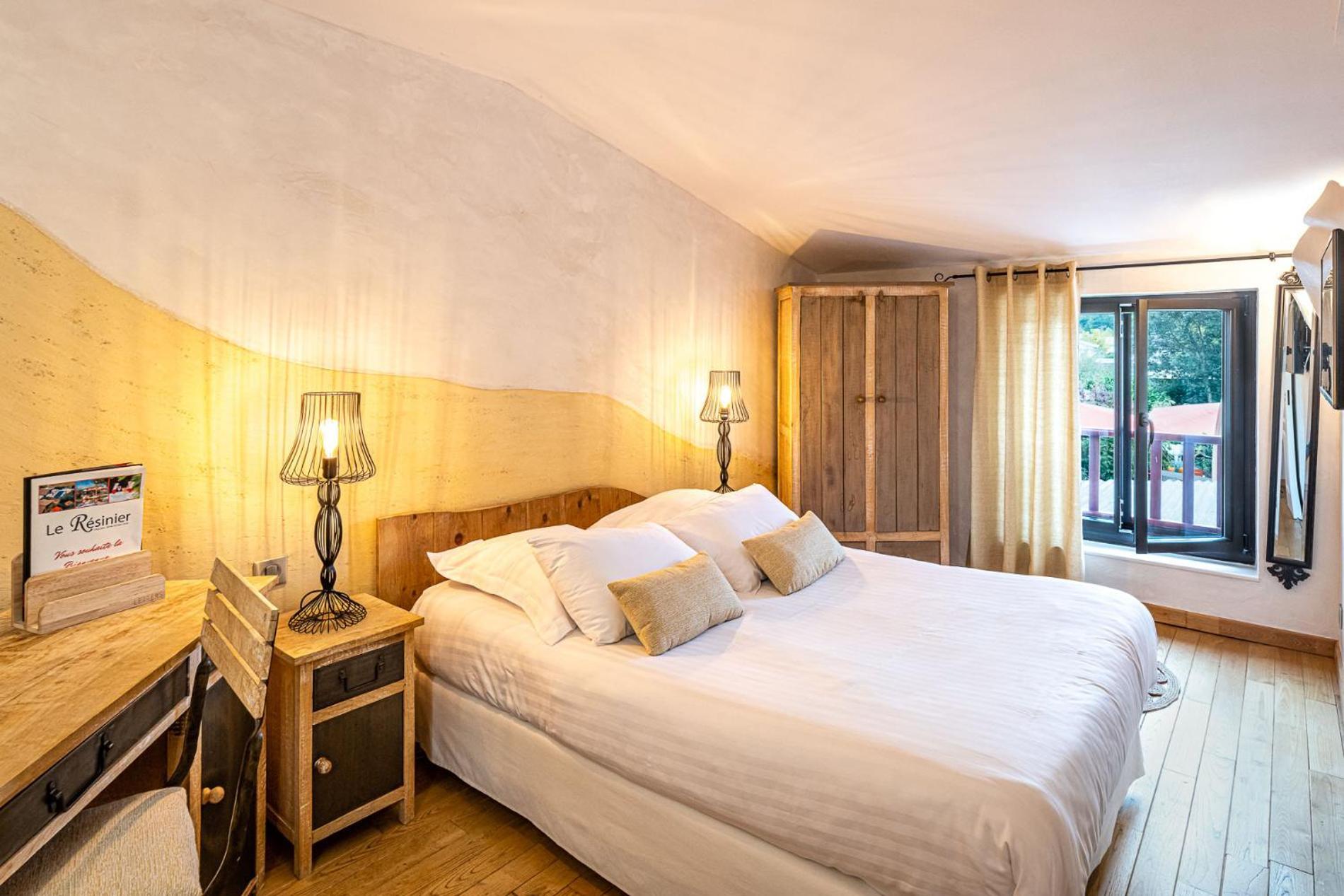 Hôtel Le Résinier Le Barp Habitación foto
